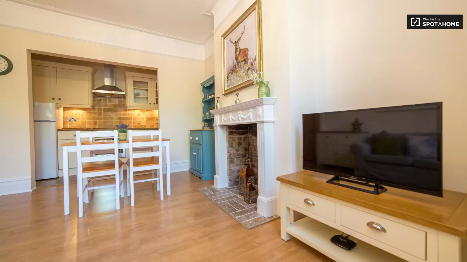 Flat Bowen Road in Greater London