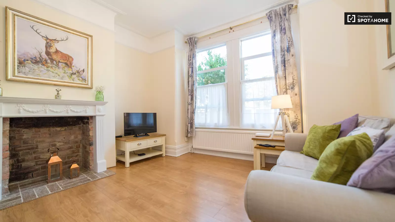 Flat Bowen Road in Greater London