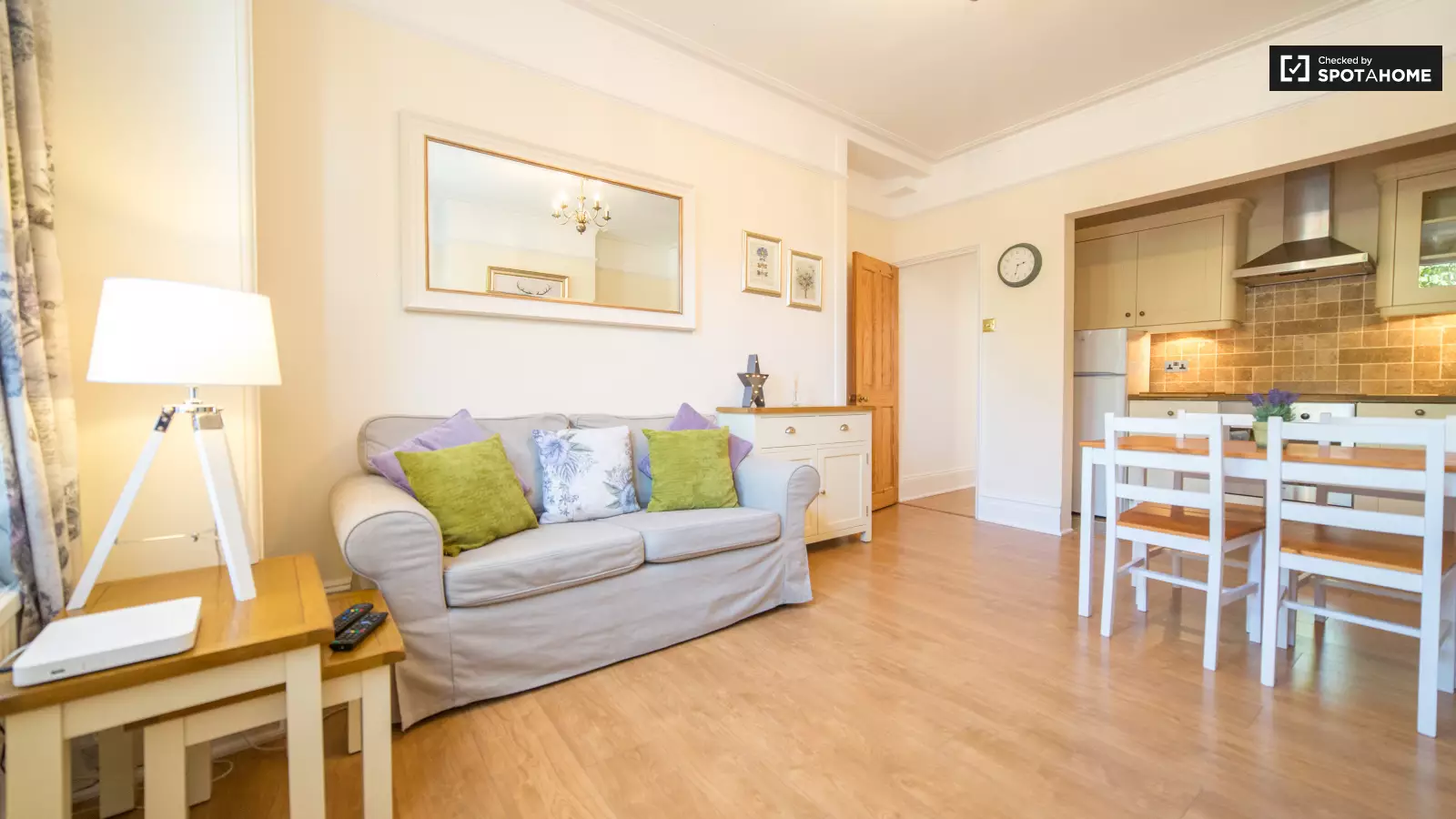 Flat Bowen Road in Greater London