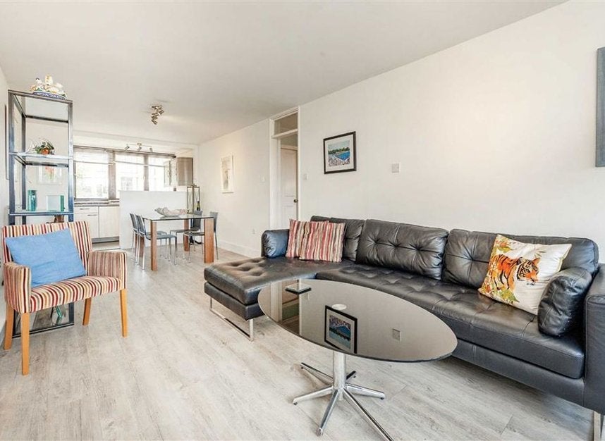 Flat Hopton Street in Greater London