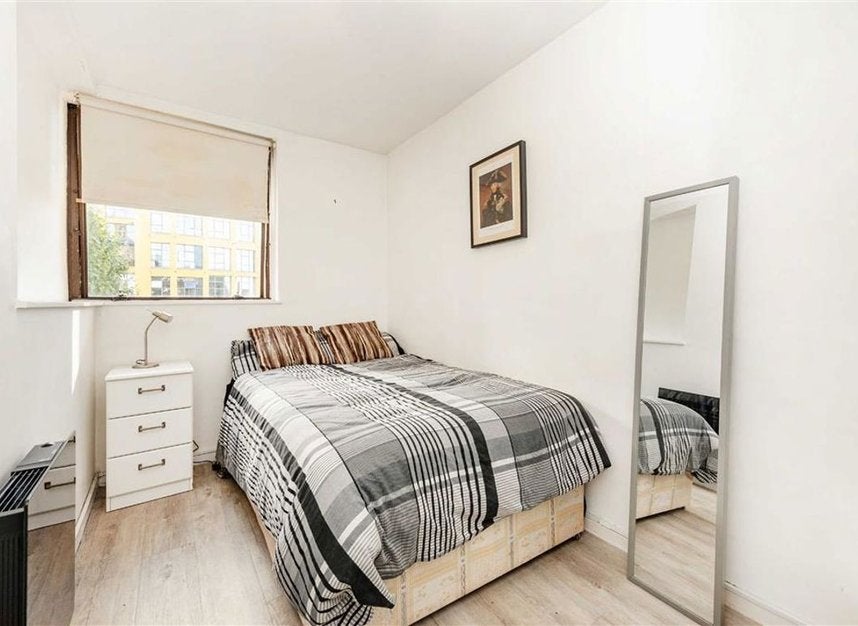 Flat Hopton Street in Greater London