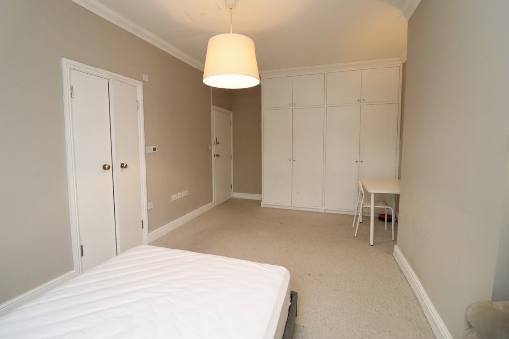 Room Globe Road in Greater London