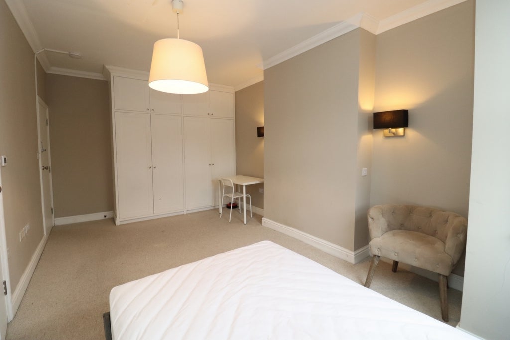 Room Globe Road in Greater London