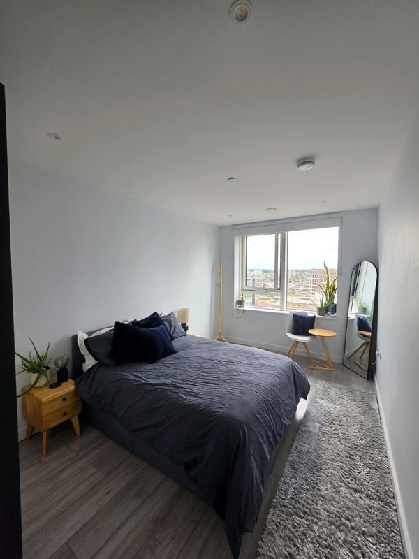 Room New Lion Way in Greater London
