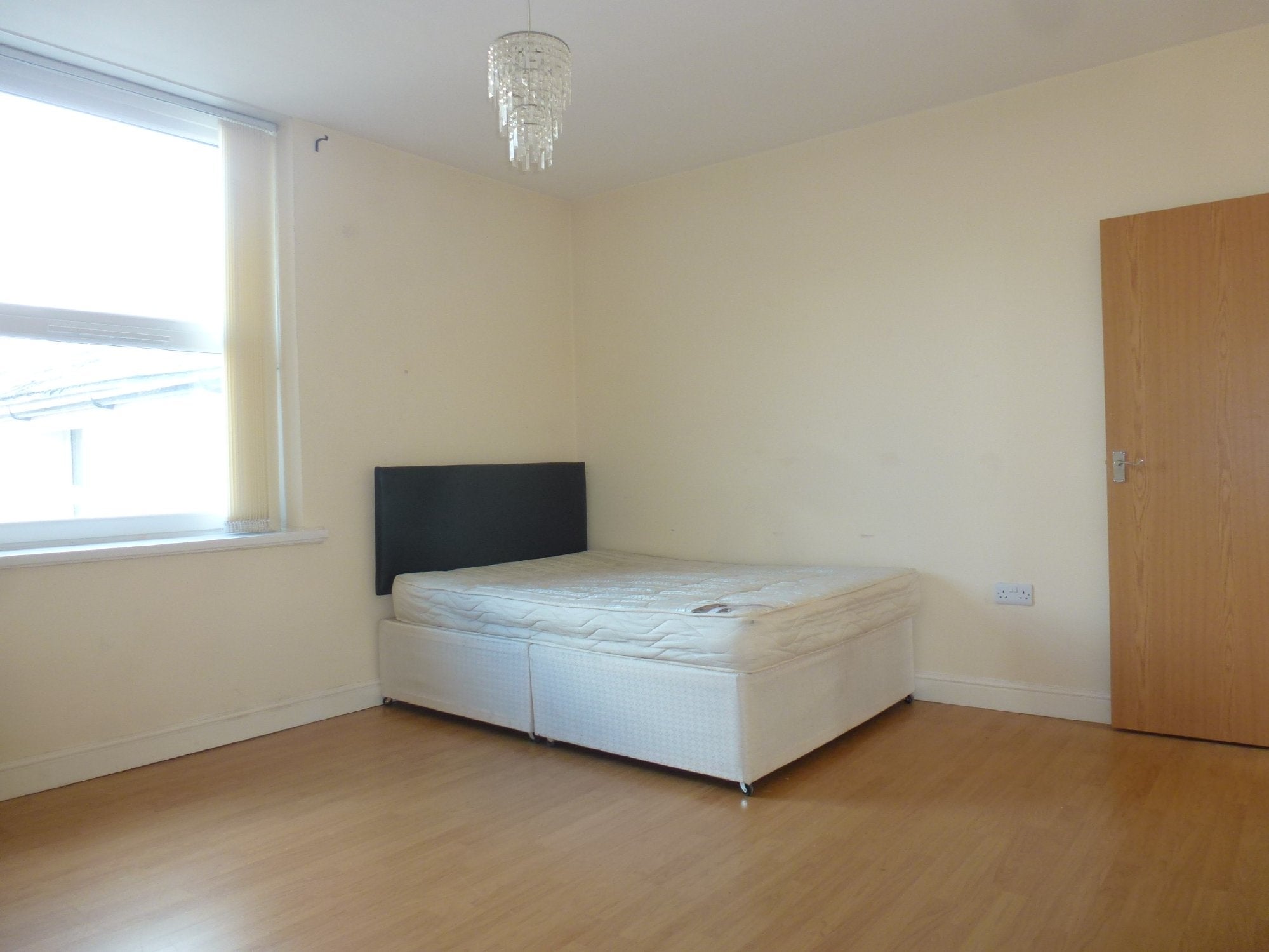 Flat Piercefield Place in Cardiff