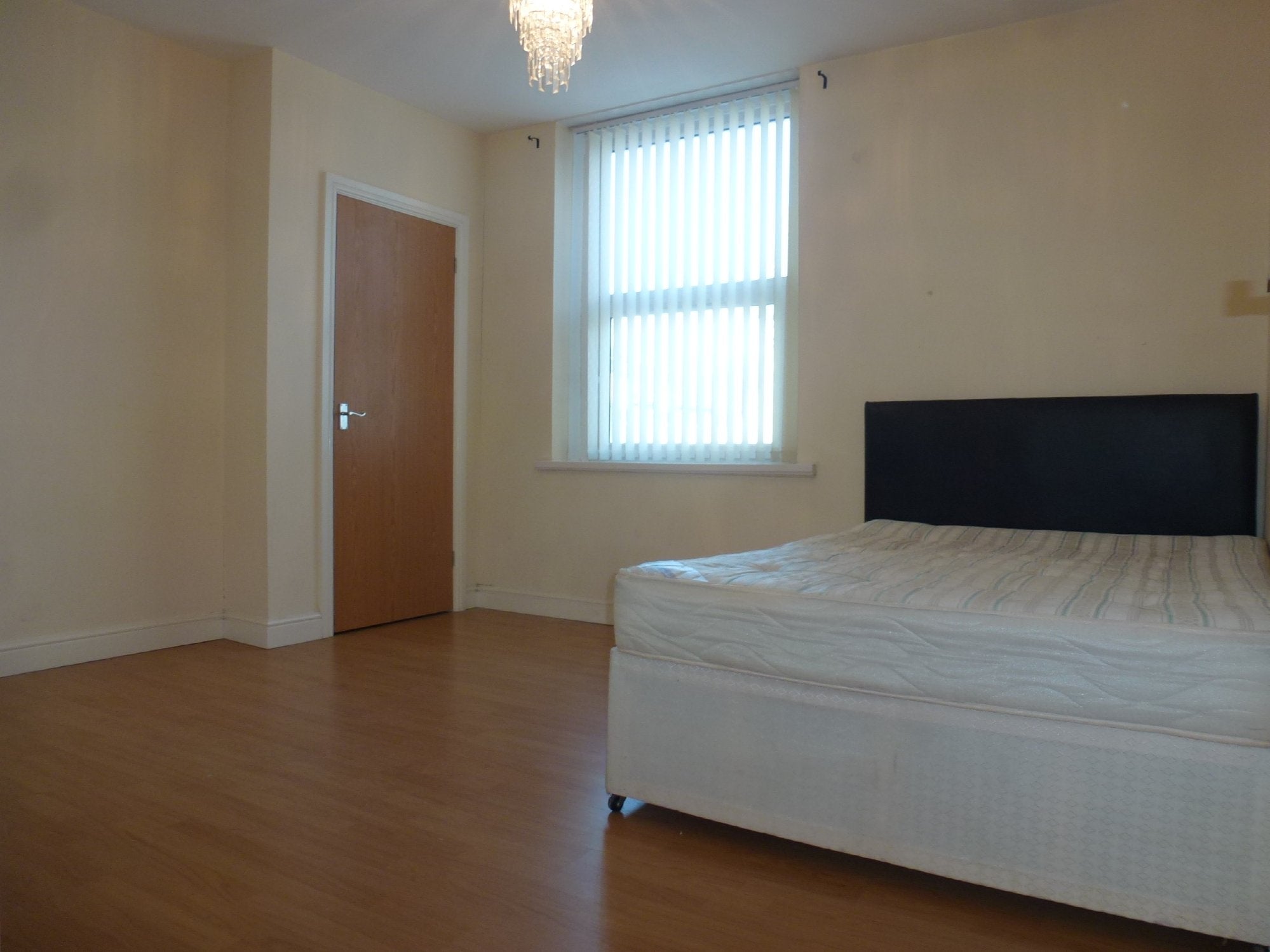Flat Piercefield Place in Cardiff