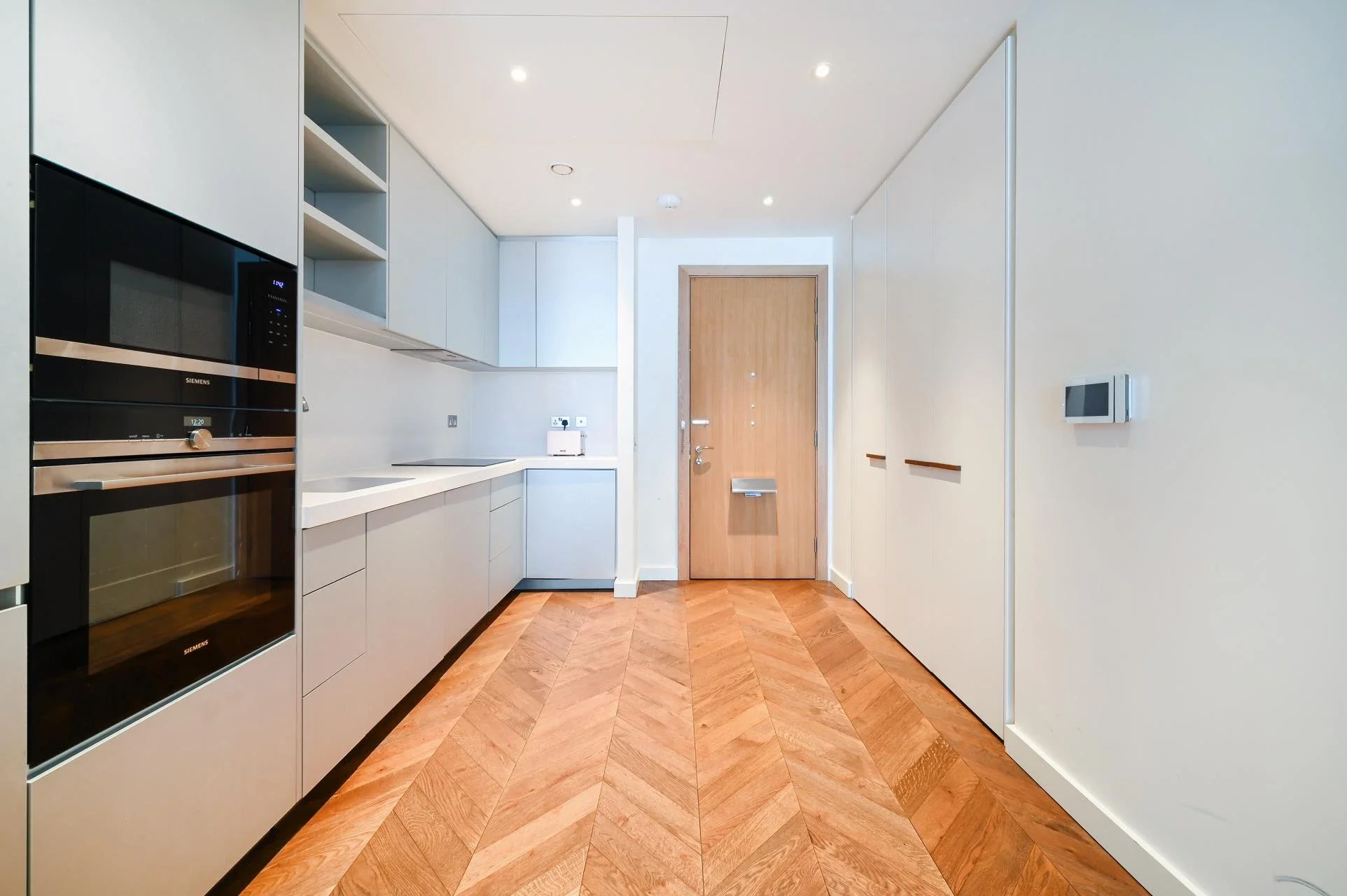 Flat Prospect Way in Greater London