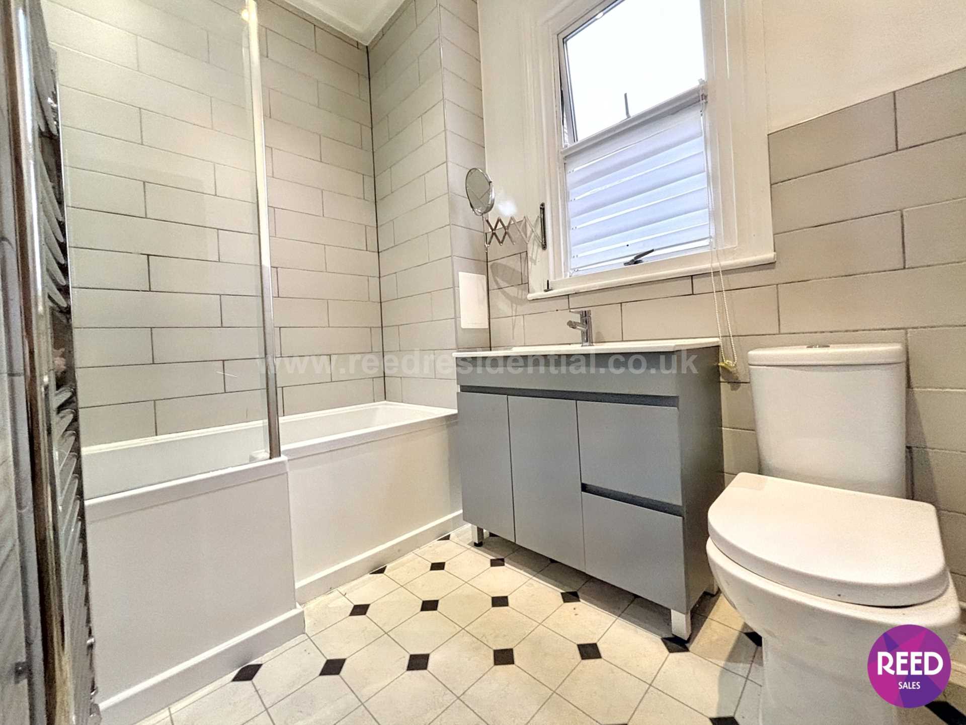 Flat Wimborne Road in Southend-on-Sea