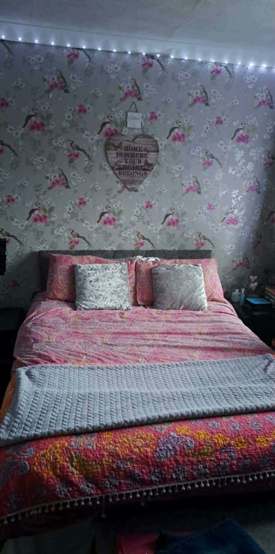 Room Broomdashers Road in Crawley