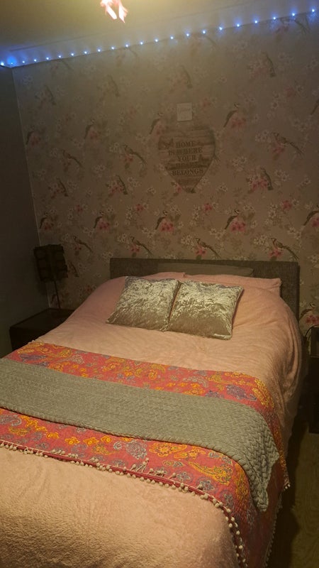Room Broomdashers Road in Crawley