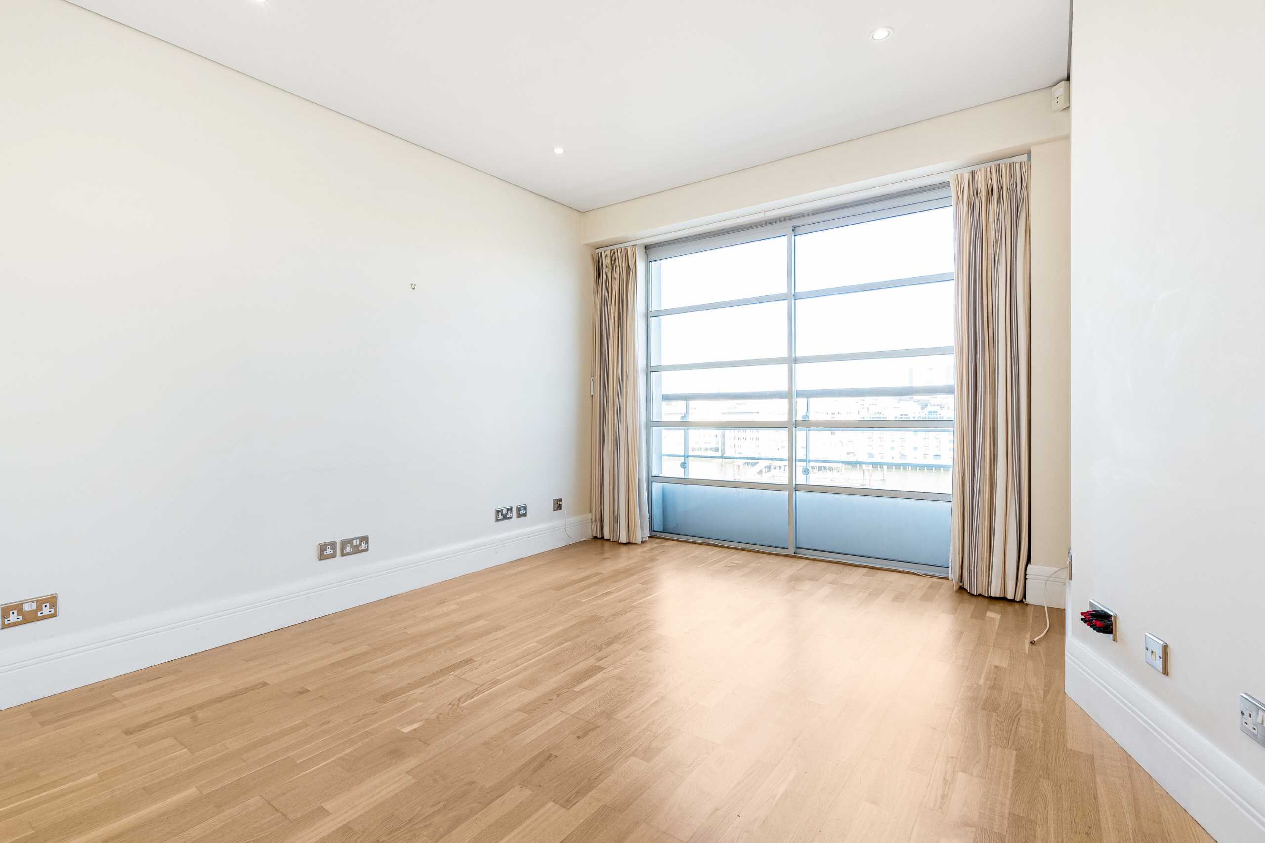 Flat Shad Thames in Greater London