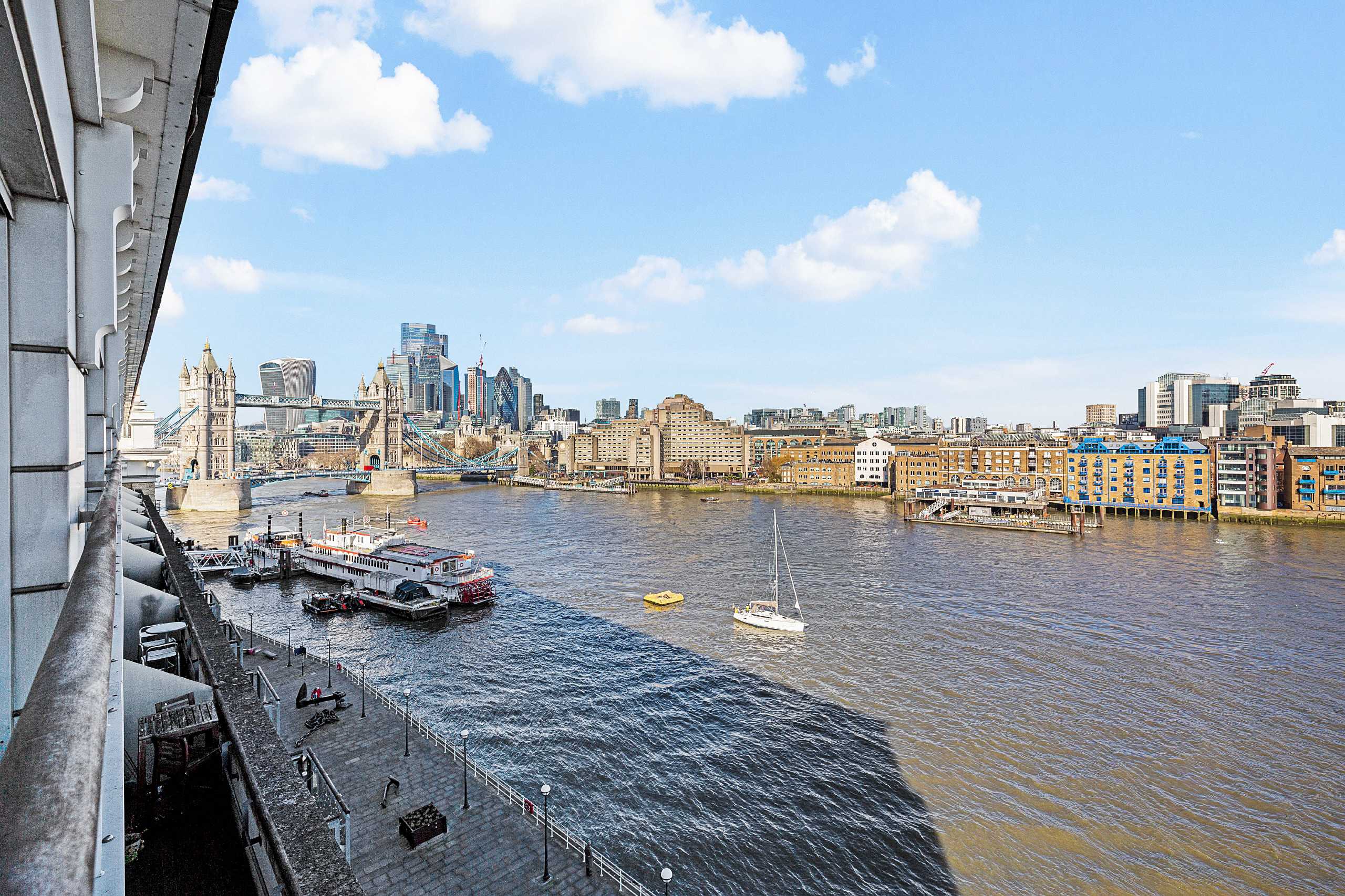 Flat Shad Thames in Greater London