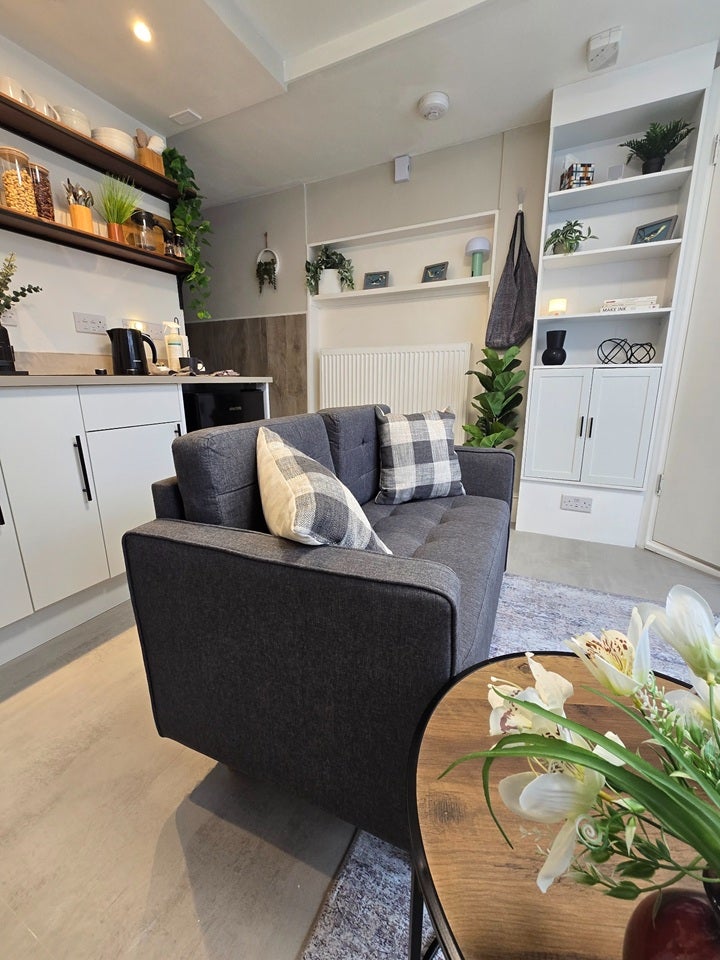 Flat Brockley Road in Greater London