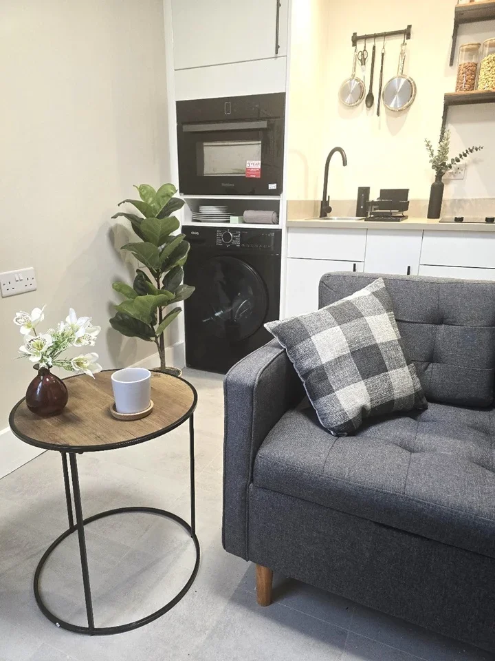 Flat Brockley Road in Greater London