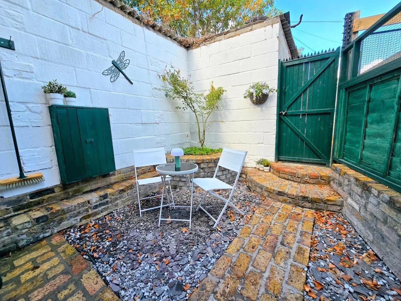 Flat Brockley Road in Greater London