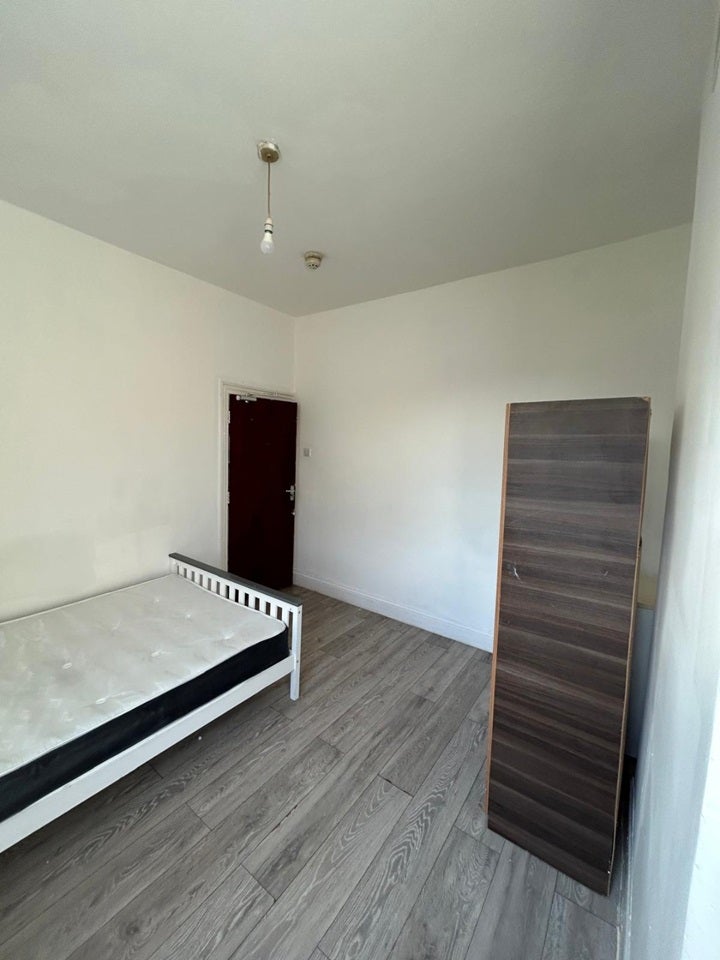 Room Brownhill Road in Greater London