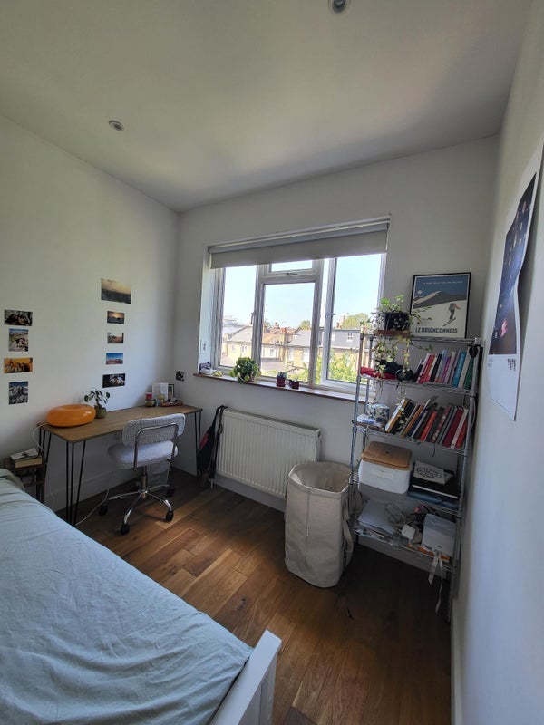 Room Asylum Road in Greater London