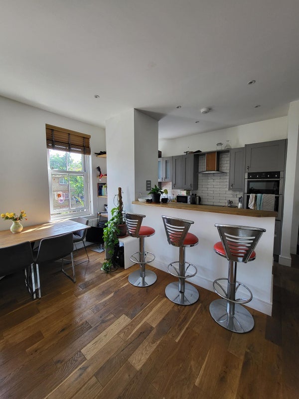Room Asylum Road in Greater London