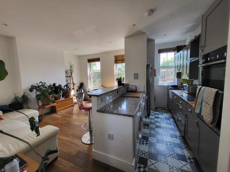 Room Asylum Road in Greater London