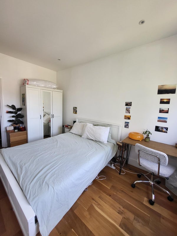 Room Asylum Road in Greater London