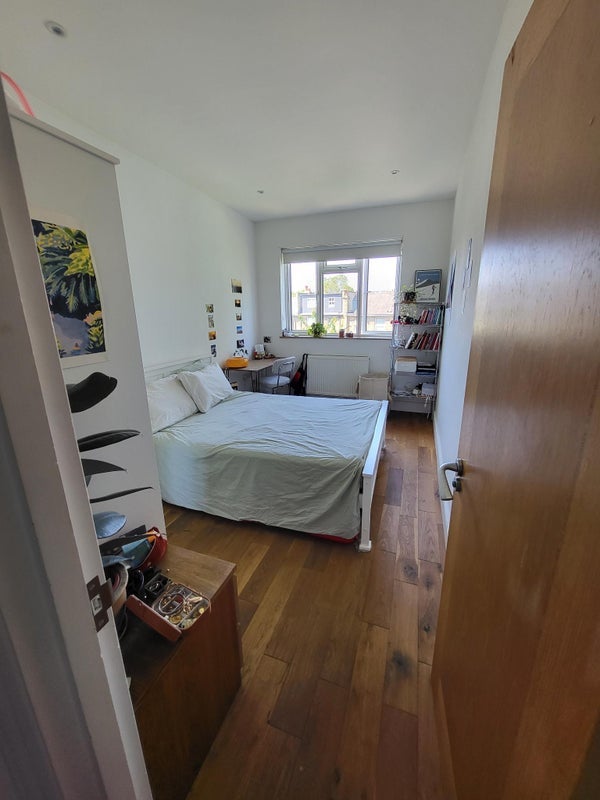 Room Asylum Road in Greater London