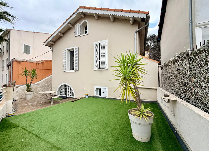 Flat Avenue du Maréchal Gallieni in Sanary-sur-Mer