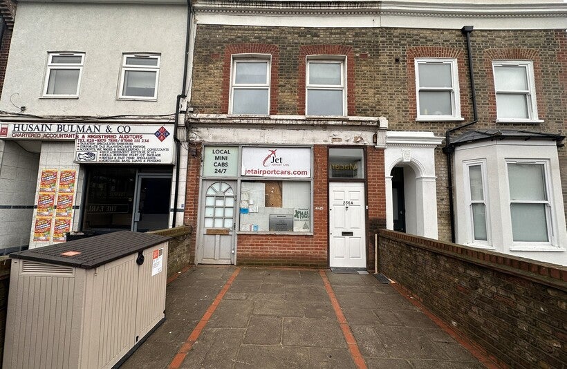 Flat Merton Road in Greater London