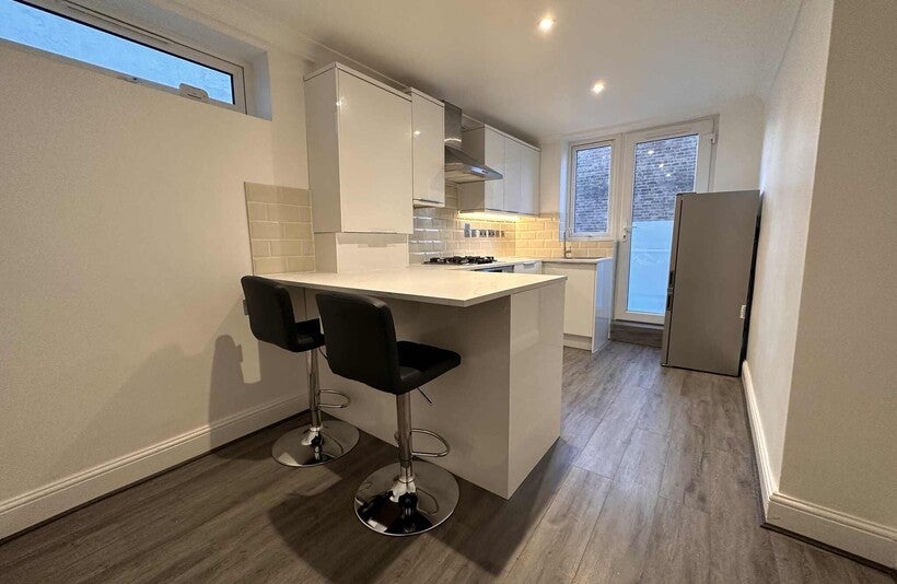 Flat Merton Road in Greater London