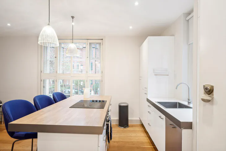 Flat Elgin Crescent in Greater London