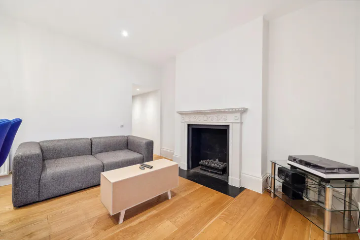 Flat Elgin Crescent in Greater London