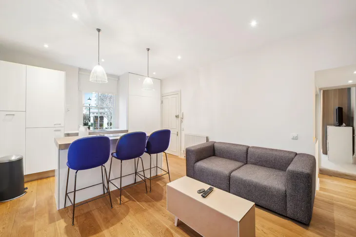Flat Elgin Crescent in Greater London