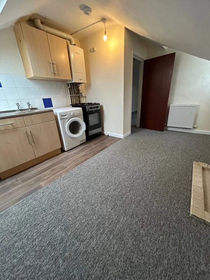 Flat Cotham Road in Bristol