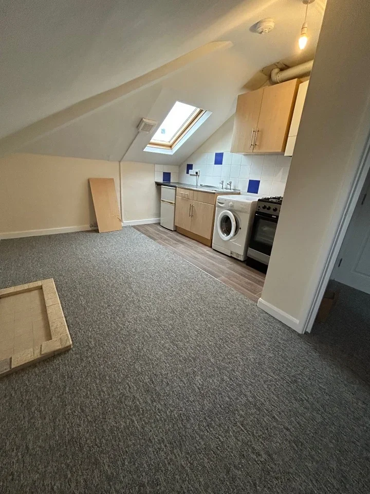 Flat Cotham Road in Bristol