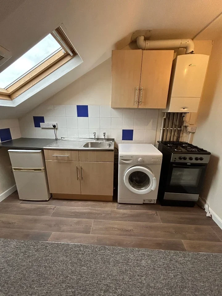 Flat Cotham Road in Bristol