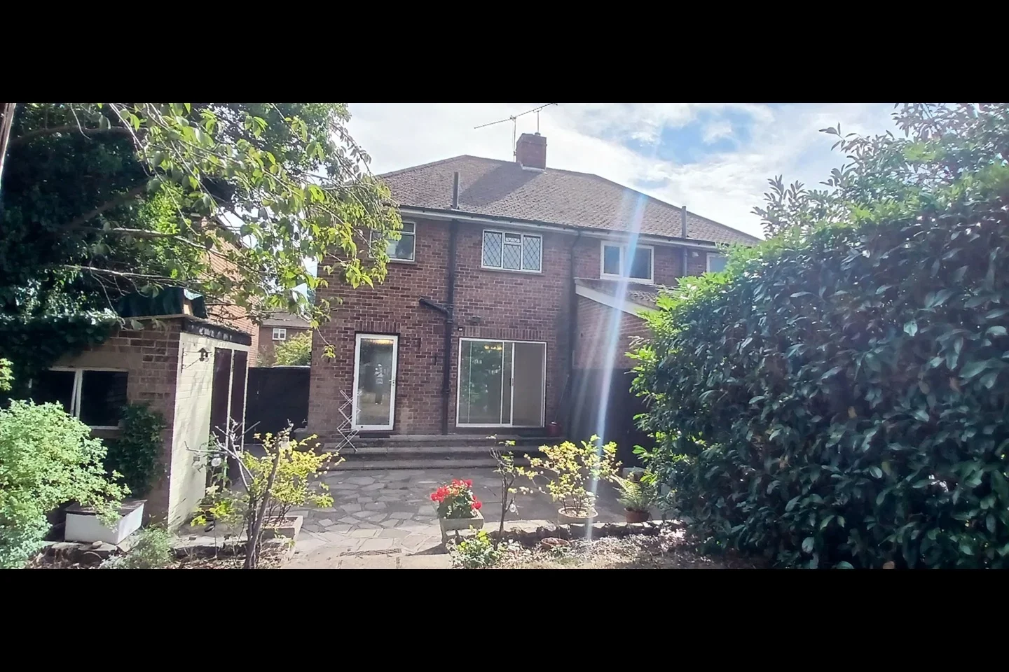 House Huntingfield Way in Borough of Runnymede