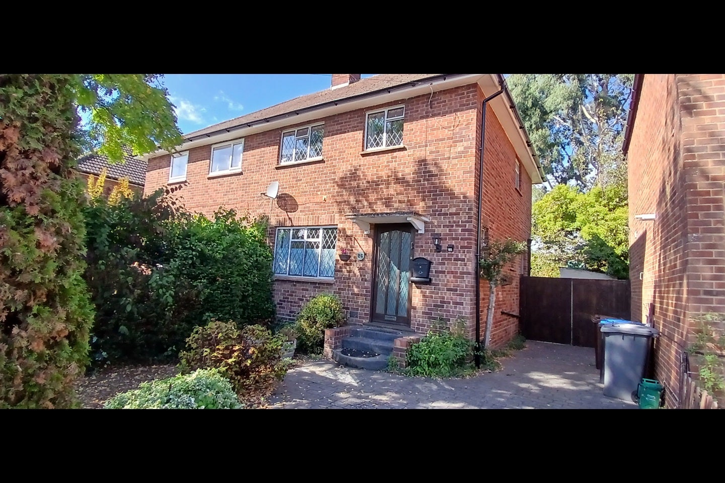 House Huntingfield Way in Borough of Runnymede
