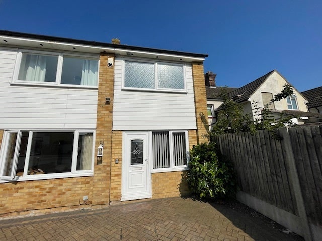 House Cygnet Close in Tonbridge and Malling