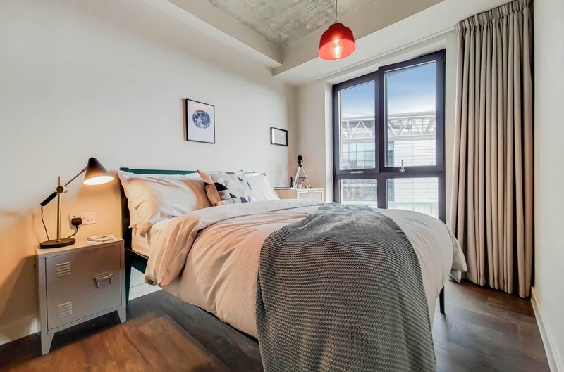 Room Atlantic Crescent in Greater London