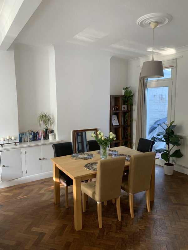 Room Southfields Road in Greater London
