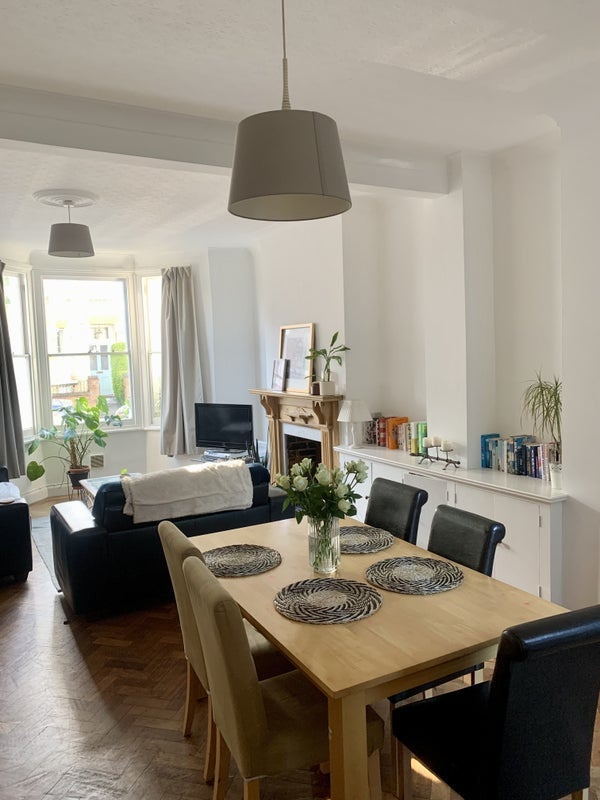Room Southfields Road in Greater London