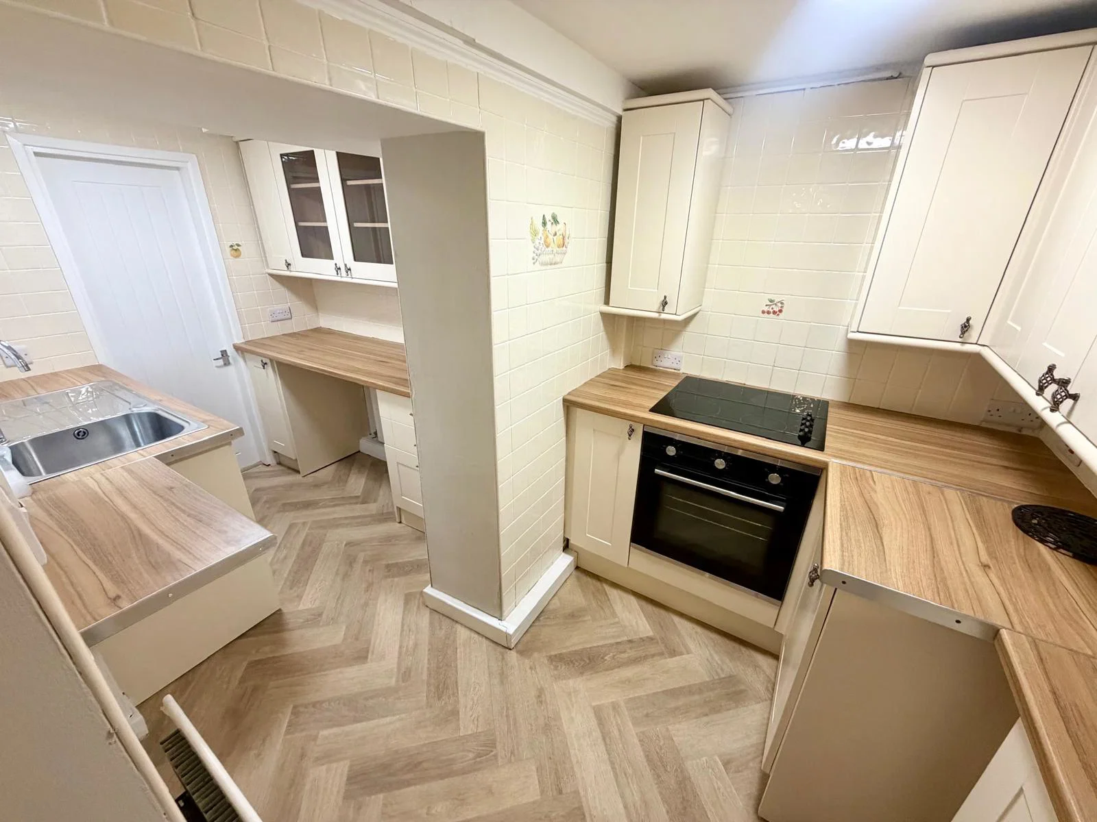 Flat Merlin Way in Hart Station