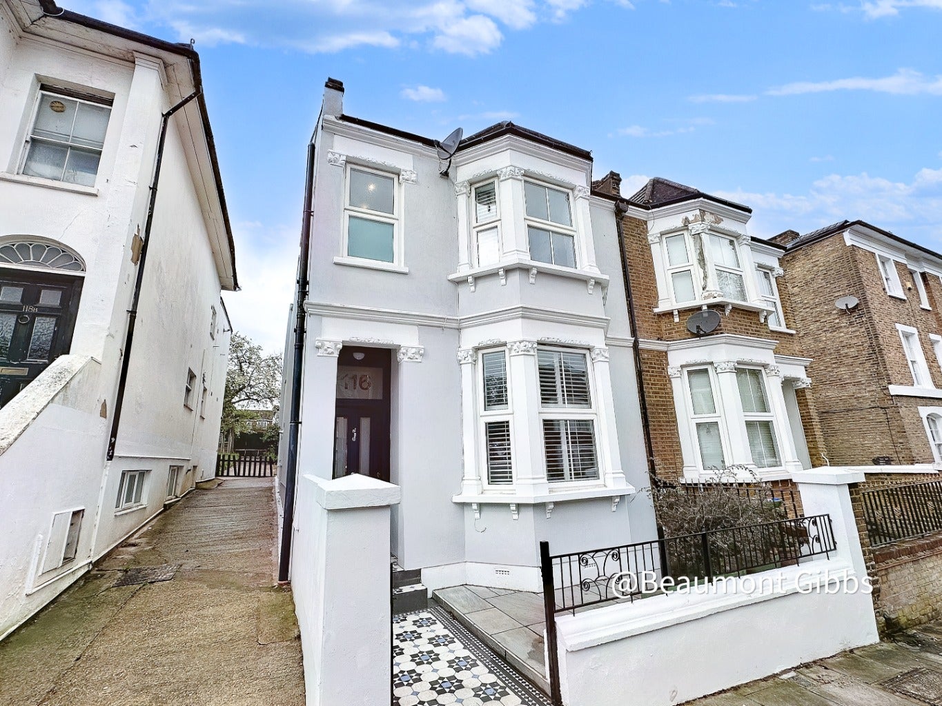House Woodhill in Greater London