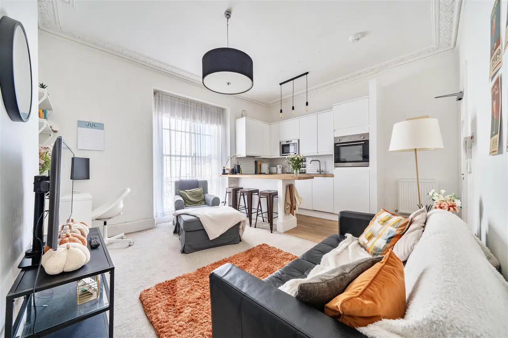 Flat Oakfield Place in Bristol