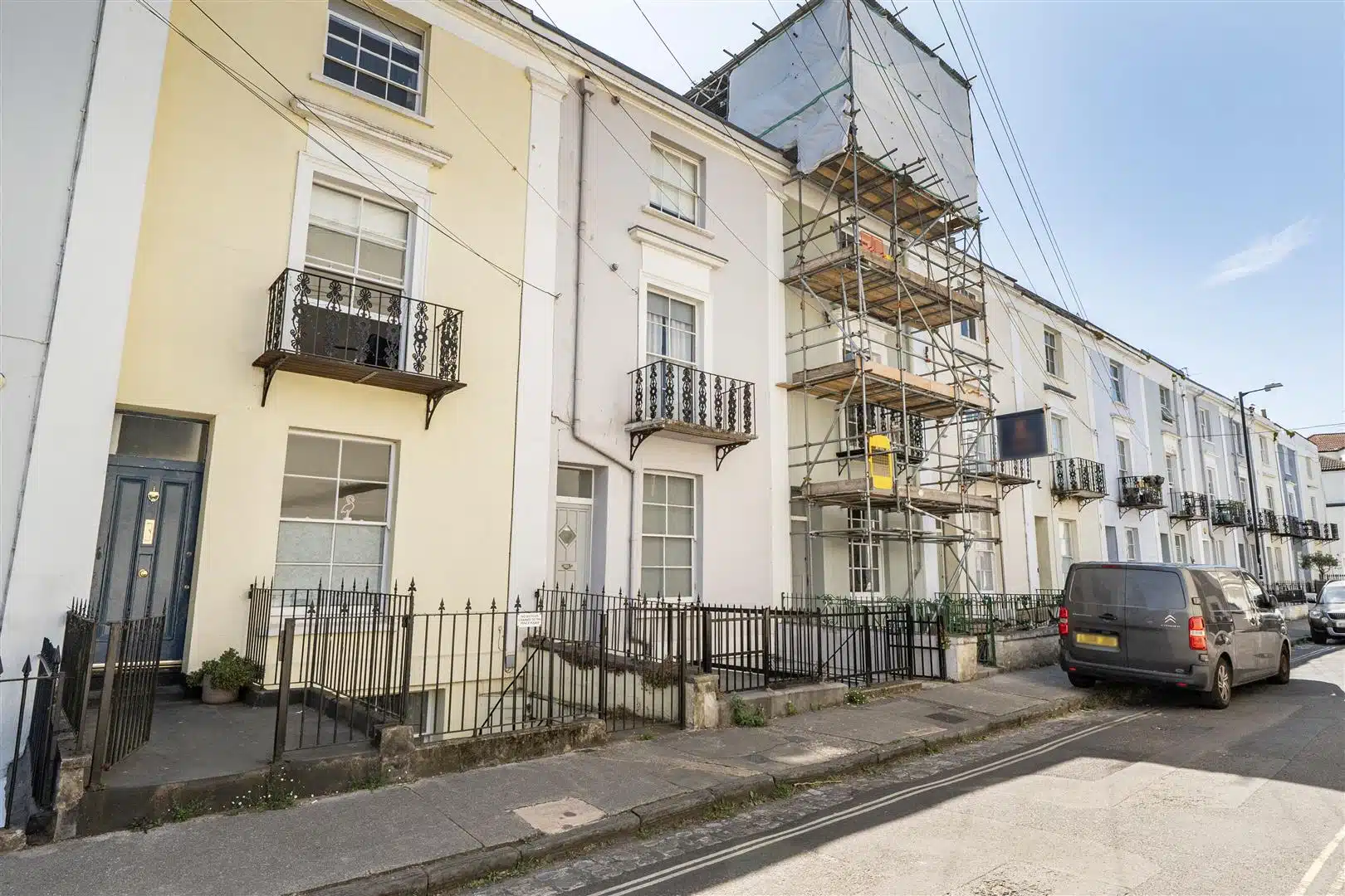 Flat Oakfield Place in Bristol