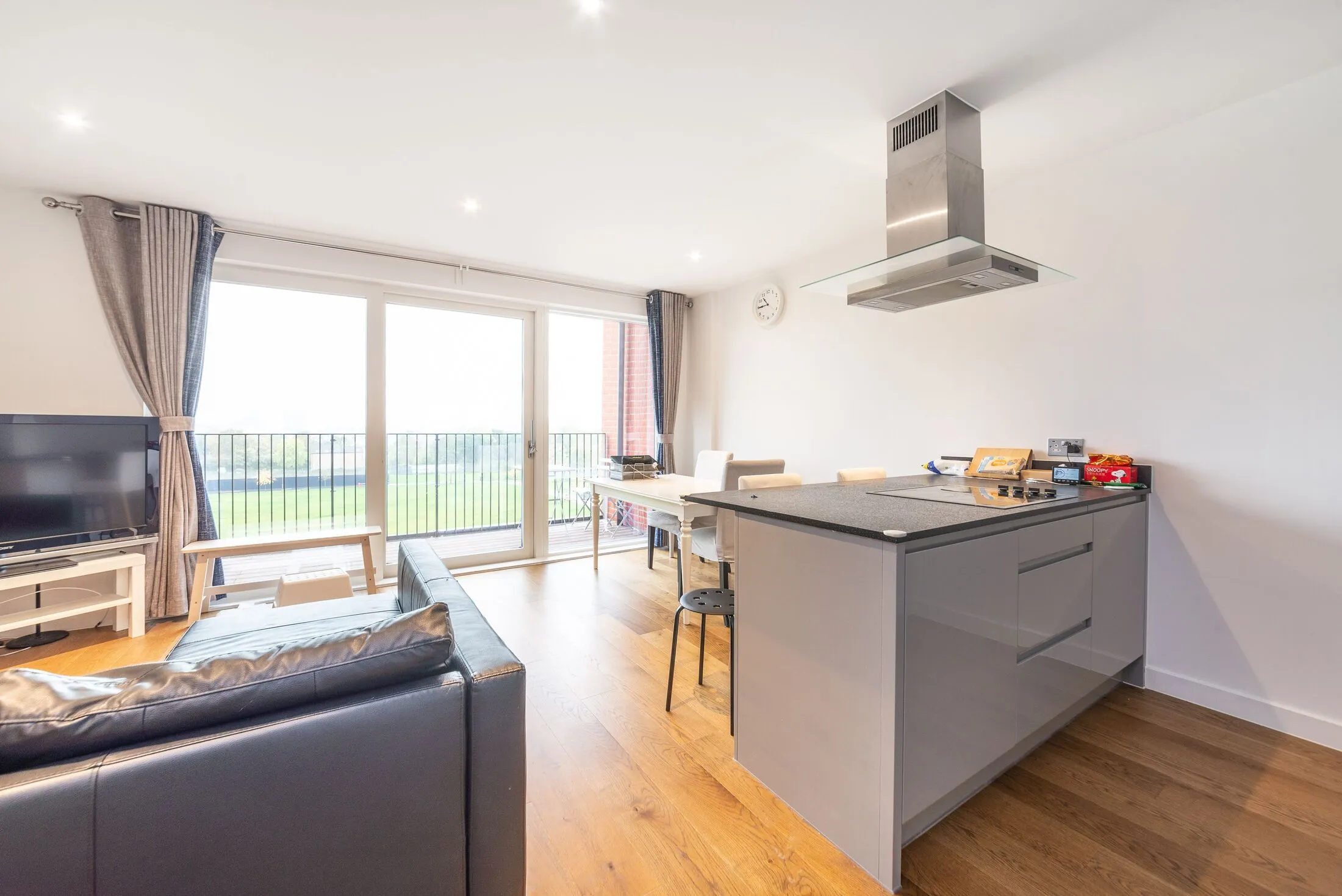 Flat Hoy Close in Greater London