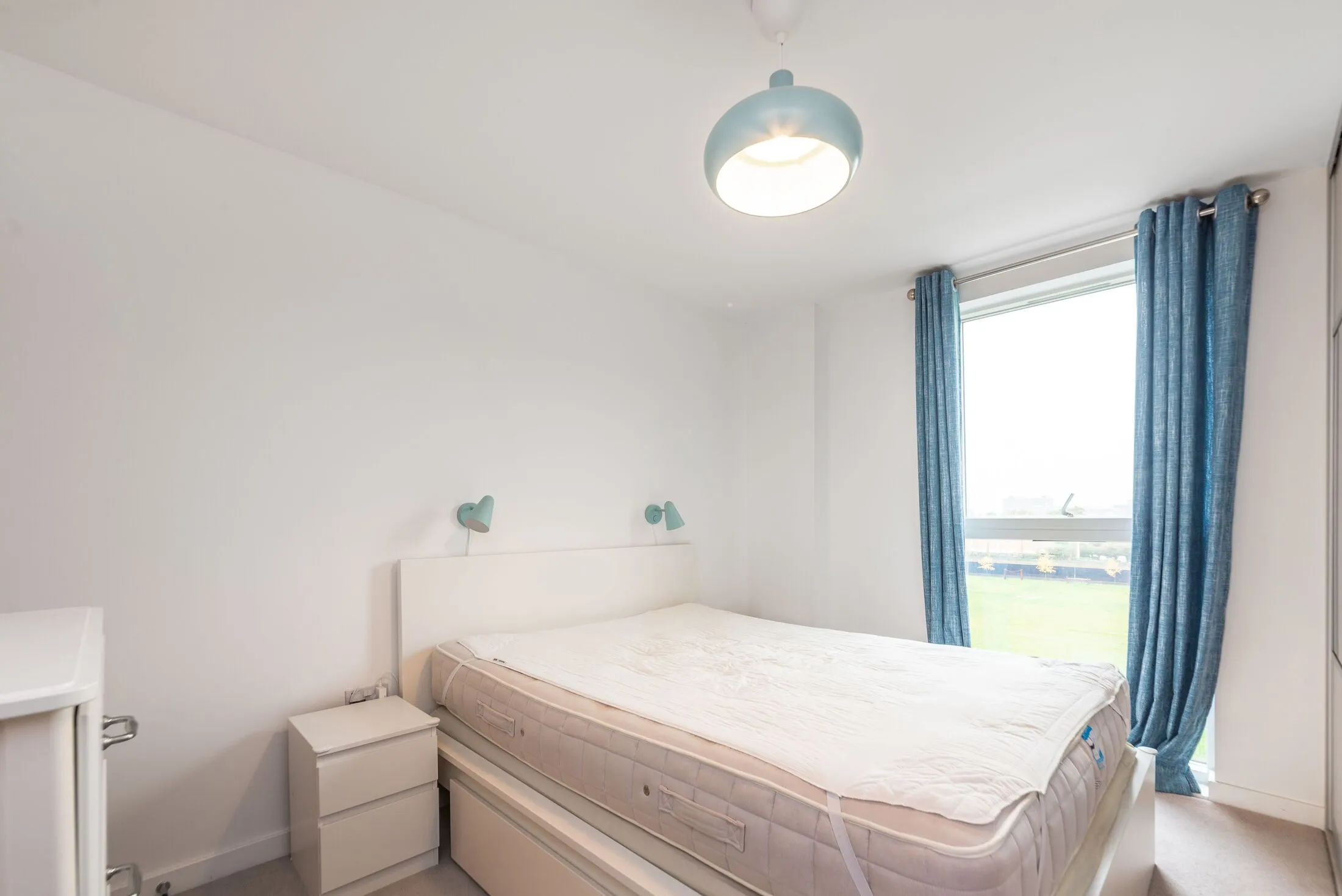 Flat Hoy Close in Greater London
