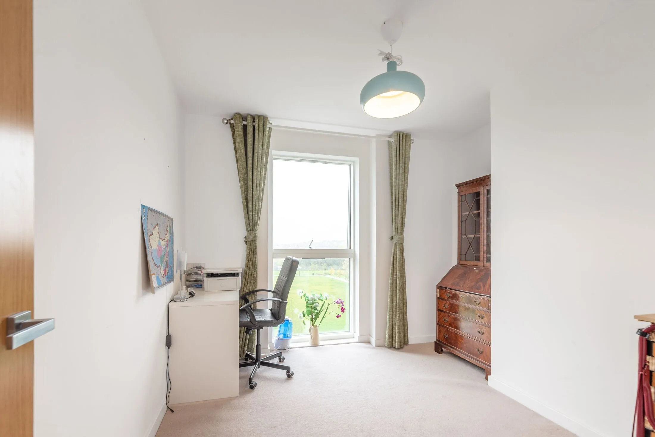 Flat Hoy Close in Greater London