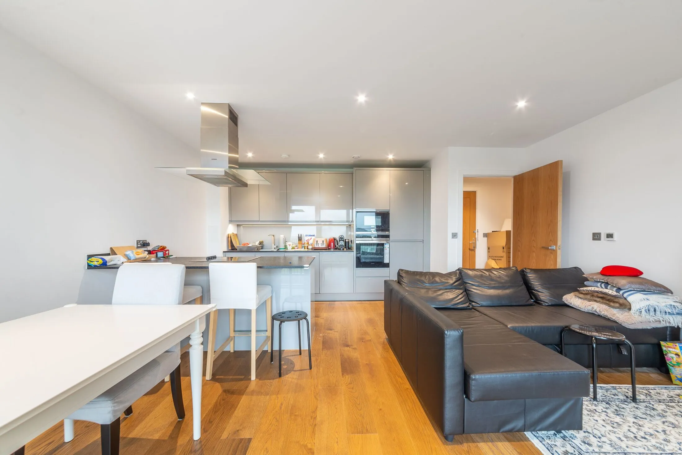 Flat Hoy Close in Greater London