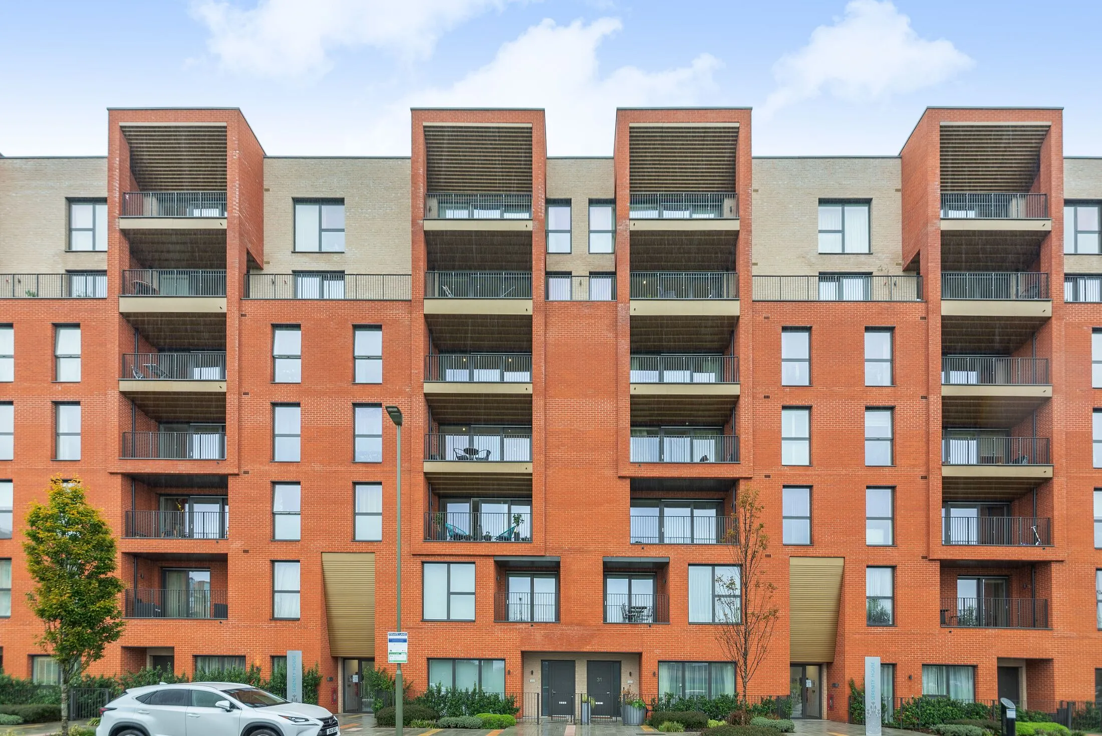 Flat Hoy Close in Greater London
