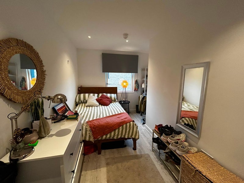 Room Sopwith Avenue in Greater London